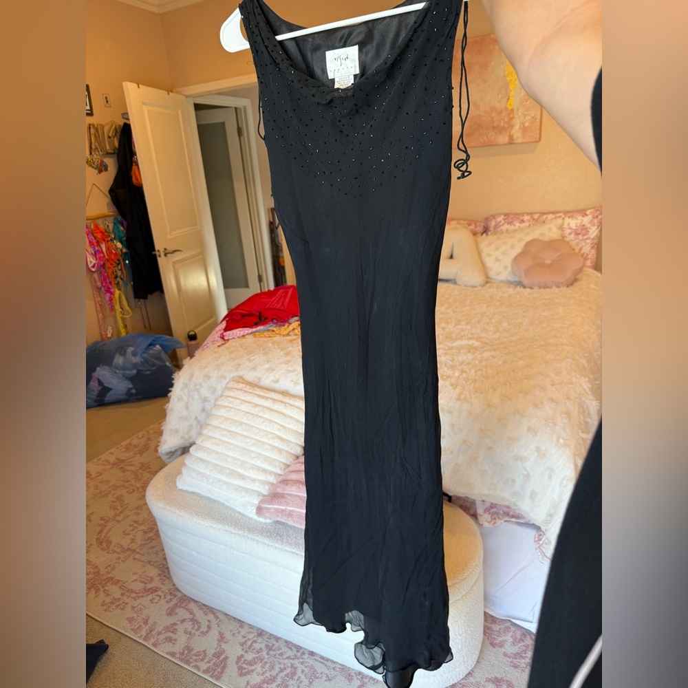 Elegant Black Sleeveless Dress